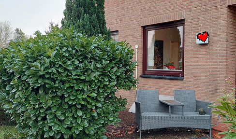 Large semi-detached house near the city, located in a green area, Lüneburg/Ebensberg.