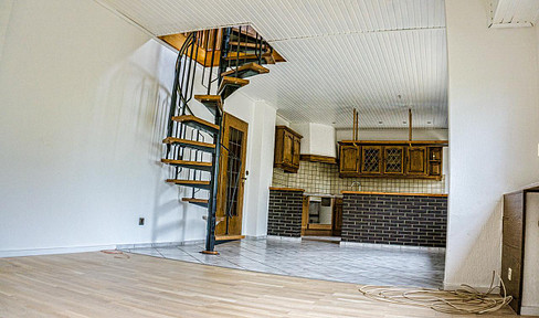 Exclusive 3-room maisonette apartment in a modernized building in the Lank-Latum district of Meerbusch, postcode 40668.