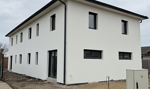 15 minutes to Vienna | Modern, detached two-family house in Bockfließ, with no commission fees.