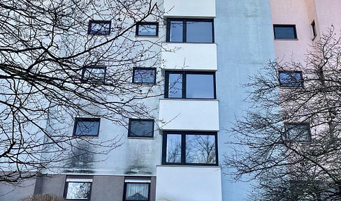 Solid investment opportunity: rented 2-room apartment, 59 m², with a stepped rent agreement, balcony, elevator, and underground parking.