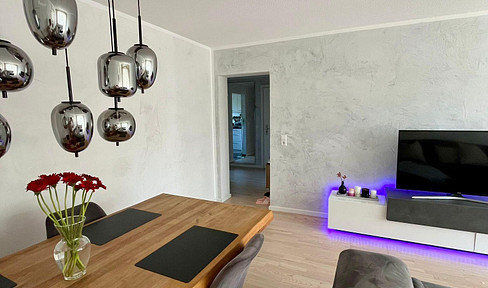 Ready-to-move-in 3-room apartment in Gomaringen, completely renovated, with a balcony, underground parking, and elevator.