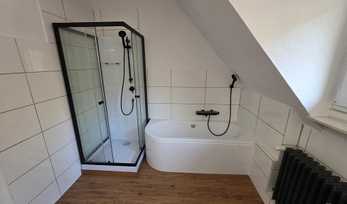 Großzügige 115 m² Wohnkomfort – 4 Zimmer, Küche inklusive, Stellplatz