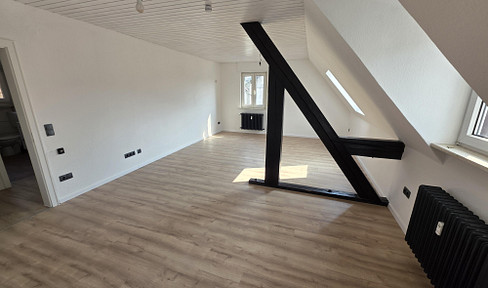 Spacious 115 m² living space – 4 rooms, including a kitchen, and a parking space.