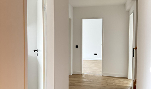 Stylish, modernly renovated maisonette apartment with a balcony – first occupancy after renovation.