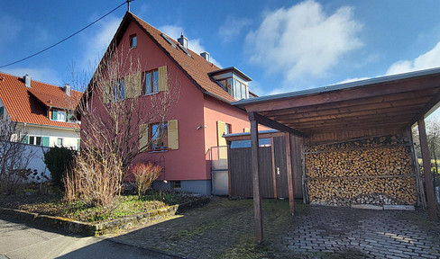 Sunny house with a separate apartment, located in a very desirable south-facing position in NT.