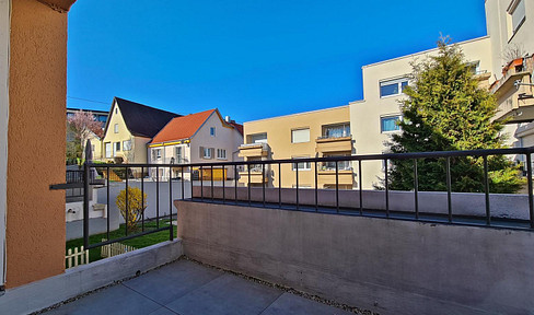 Beautiful 2-room apartment with balcony + fitted kitchen!