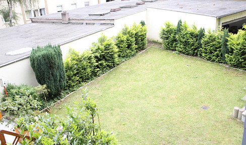 2.5-room apartment, South district, near the main station/city center, quiet location, balcony, bathroom with shower and window.