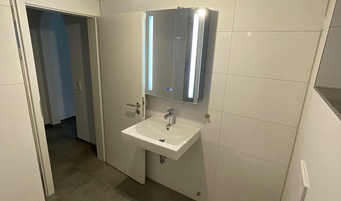 High-quality, fully renovated apartment with a garden, terrace, and tenant electricity supply.