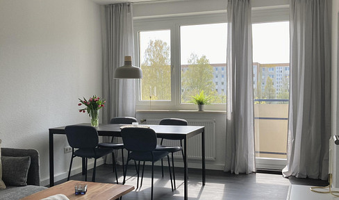 Helle, schöne 2 Zi-Whg. m. Balkon u. Stellplatz, voll möbliert