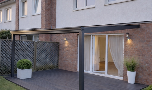 Exclusive terraced house – Available for the first time after extensive renovation, featuring a solar panel system and a sunny garden.