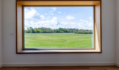 Detached single-family house with an attached garage and panoramic views.