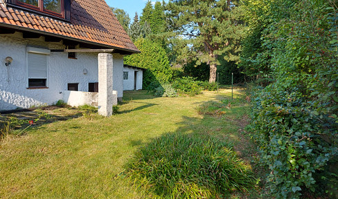 Sunny building plot in a very quiet location, suitable for a semi-detached or detached house.