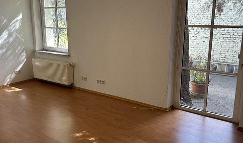 Attraktive 6-Zi.-Wohnung mit Terrasse/Garten