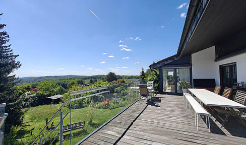 A future-proof multi-generational home: featuring a pool, panoramic views, and a tranquil oasis – just 30 minutes from Frankfurt/Wiesbaden.