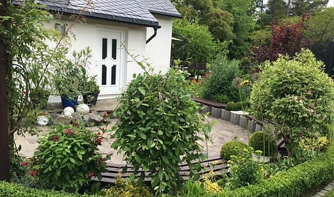 Spacious, fully furnished 2.5-room apartment for rent in Grünhain.