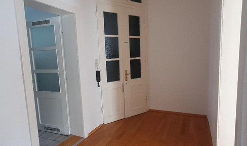 Bright, newly renovated, move-in ready 3-room apartment in a historic building, located in a central area.