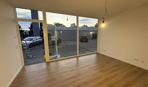 Office space in Esslingen-Oberesslingen – Prime location in the industrial area.