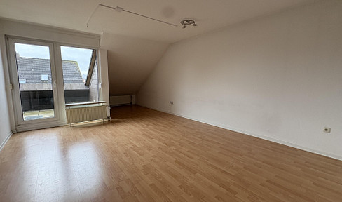 Helle Dachgeschosswohnung mit Süd-Loggia in gepflegtem 3-Familienhaus