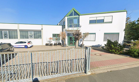 Commercial building in Nuremberg-Schmalau | Office, storage, and production space | For owner-occupier use | No commission fees.