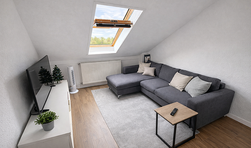 Bright 2-room attic apartment in Kiel-Holtenau – East, quiet and well-maintained.