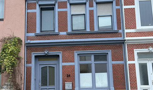 FOR SALE BY PRIVATE OWNER - Versatile, traditional terraced house in Bremen-Walle.