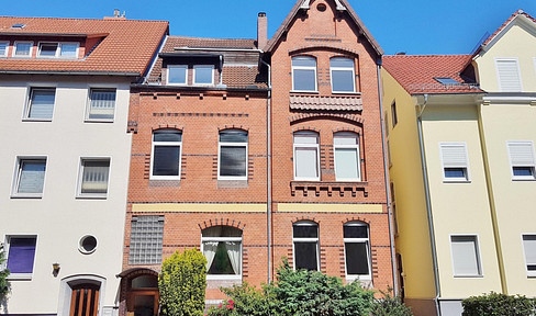 Ruhige Seitenstrasse am Stadtheater, mit eigenem Garten