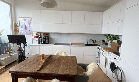 High-end 3-room penthouse apartment in Berlin-Prenzlauerberg.