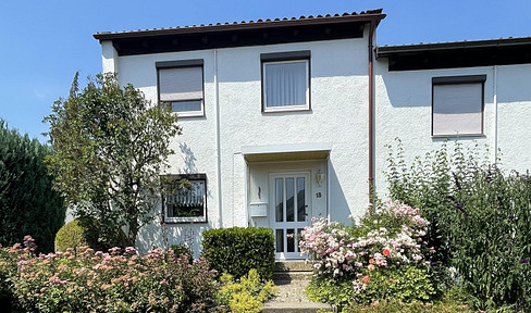 Attractive semi-detached house with a large, beautiful garden and garage.