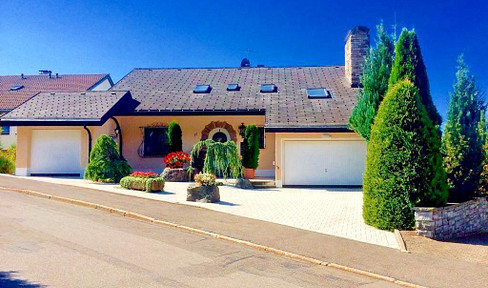 Spacious multi-generational home in a desirable, wooded area near Schluchsee.