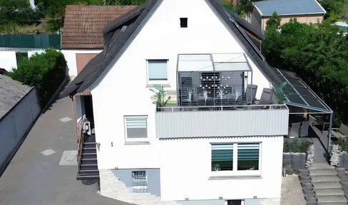 Detached house in a prime location.