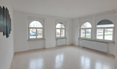 Viel Platz zum Leben & Wohlfühlen- 5-Zimmer-Wohnung mit Charme in zentraler Lage!