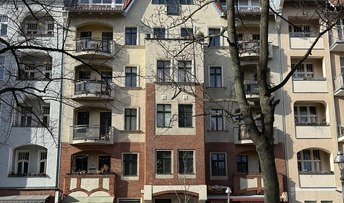 PROVISIONSFREI – Helle, ruhige und energieeffiziente Altbauwohnung vis-à-vis Nazarethkirche! FREI!