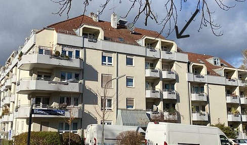 Spacious 2-room apartment with a balcony in Moosach (no deposit required).