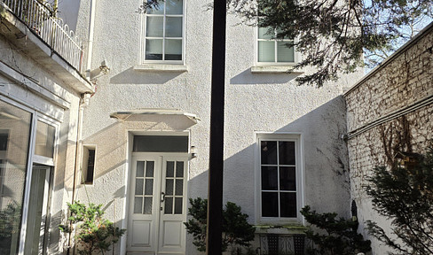 Townhouse, with or without office/studio/practice spaces, in a prime location.