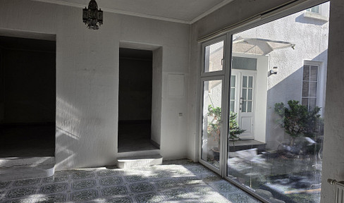 Office/studio/clinic loft, with/without adjacent townhouse, in a superb location.