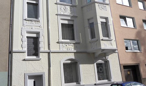 Dortmund-Hörde Süd, Cimbernstr.: 3.5-room apartment with a spacious, attractive kitchen and a walk-in closet.