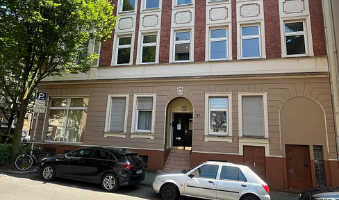 Stylish apartment in a historic building with 3 rooms, offering a touch of old-world charm in the heart of Witten.