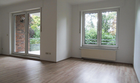 Beautiful, bright, renovated 3.5-room apartment with a south-facing balcony, featuring a bathtub and shower.