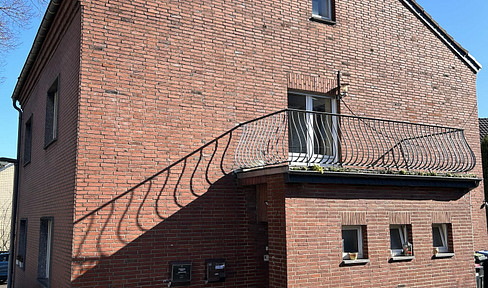 Two-family house with a large plot of land in AC-Verlautenheide – development potential included.