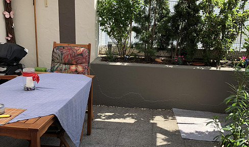 Welcome to our spacious maisonette apartment, featuring 4-5 rooms and a double garage.