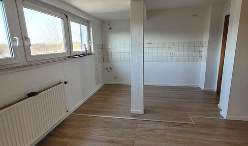 helle 4 Raum Dachgeschosswohnung, frei ab sofort