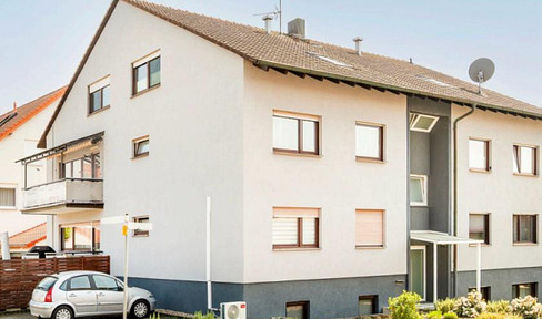 Frisch Renovierte 3 Zimmer 90qm Wohnung inkl Stellplatz & Kellerraum