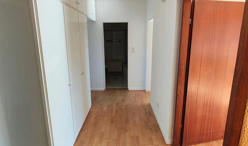 Bright, centrally located apartment with a balcony.