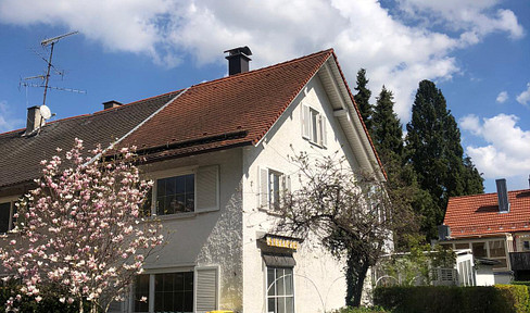 Excellent location near the Bayertor gate. Detached house, individually renovated and furnished.