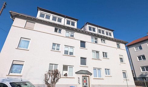 High-yield, commission-free 4-room apartment for sale on the ground floor.