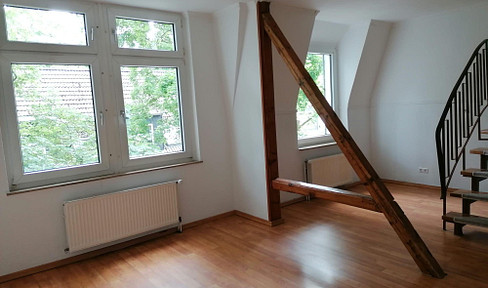 Renovated 3-room apartment in a historic building, with two bathrooms and a new central heating system – located in Essen-Frohnhausen.