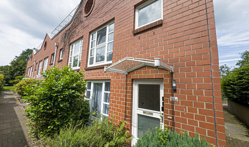 Modernized terraced house with 2 bathrooms and 2 balconies – ideal for owner-occupiers or investors.