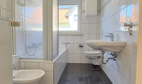 3-room apartment with balcony and fitted kitchen.