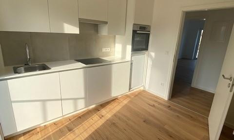 High-end 2-room apartment in the city center of Offenbach.
