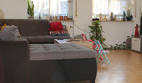 Charming 3-room apartment with a terrace and fitted kitchen.